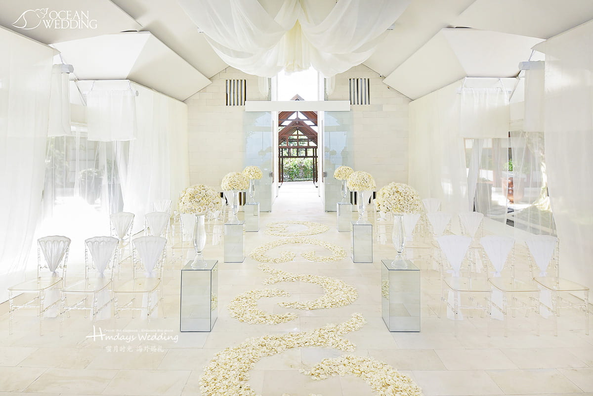 白色 巴厘岛 海之教堂婚礼 白色和白粉色 免费