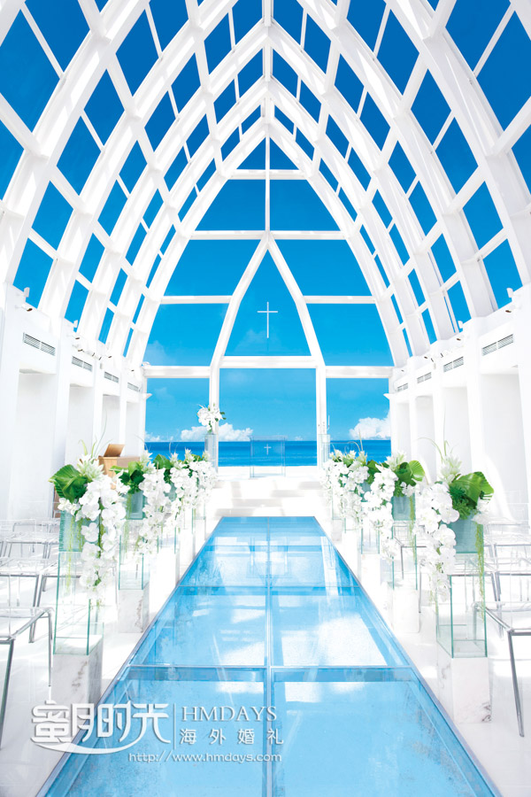 飞亚教堂内部,通透的玻璃天穹 冲绳飞亚(海之空)教堂婚礼