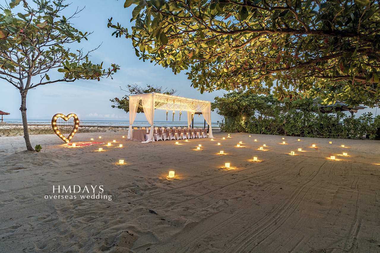 巴厘岛肉桂沙滩宴会标准布置（桃色）|海外婚礼定制中高端布置案例|巴厘岛婚礼布置定制案例