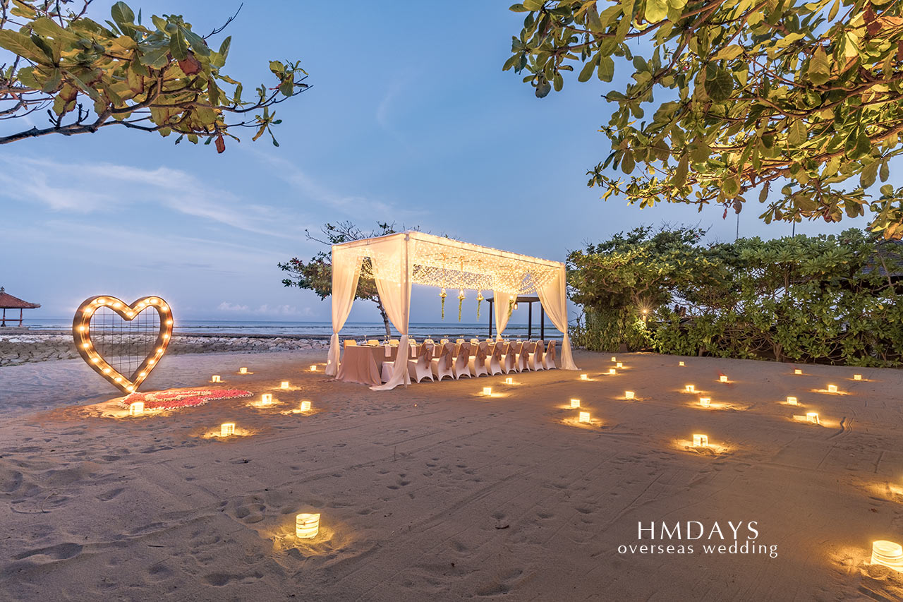 巴厘岛肉桂沙滩宴会标准布置（桃色）|海外婚礼定制中高端布置案例|巴厘岛婚礼布置定制案例