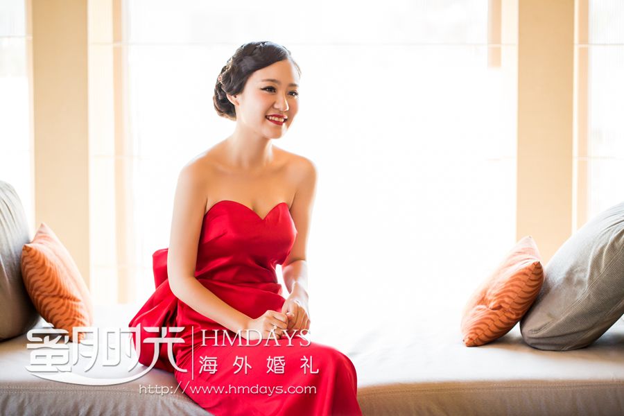 2014 春夏新娘婚纱礼服发布 新娘淡红唇妆典雅高贵
