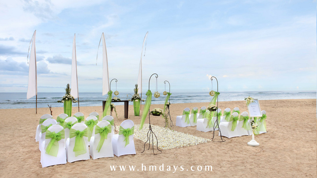 巴厘岛希尔顿沙滩婚礼布置 wiwaha beach